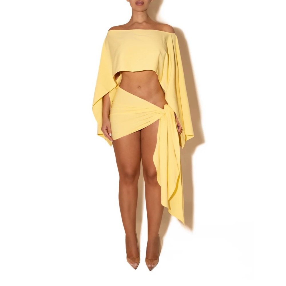 Yellow Set - Picture 3 of 3